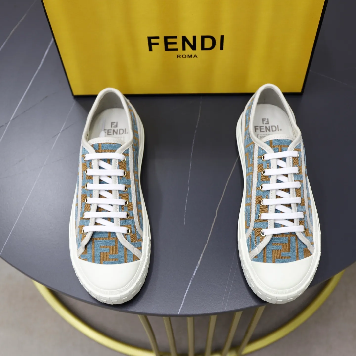 Factory price: 480 original order (couple model) Brand: FENDI Fendi 🙅‍♂️🙅‍♂️🙅‍♂️ Size: Female 35–40, Male 39-44 (45 can be customized) Grade: Official website genuine Material: Imported original LoGO fabric upper Original comfortable lining TPU wear-resistant lightweight outsole Style category: Loafers New trendy shoes Color: actual picture color